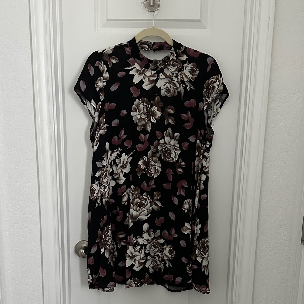 Elegant Floral Mini Dress in Black and Pink